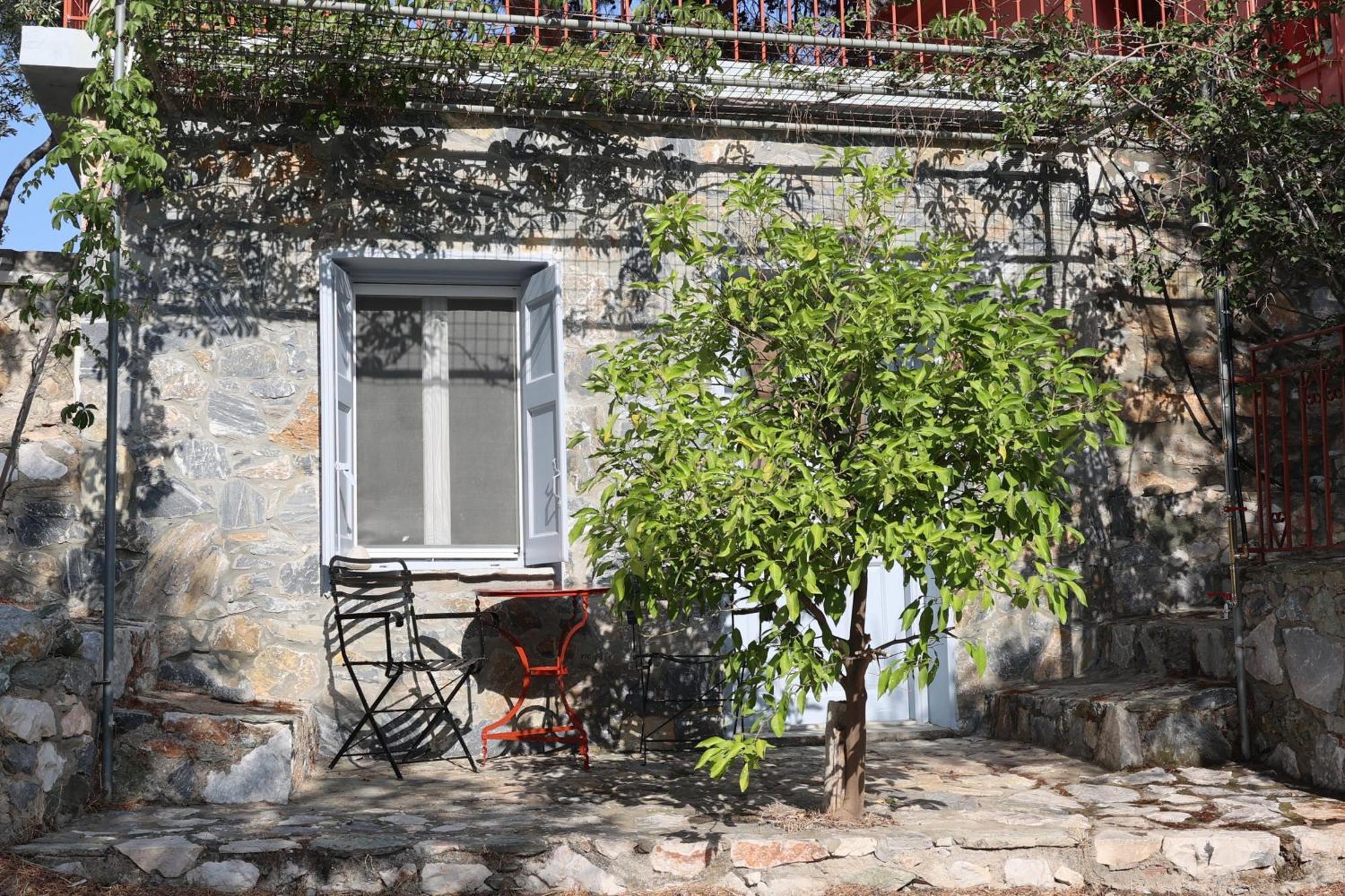 Δωμάτια Κόκκινος Πύργος Plomari Eksteriør bilde