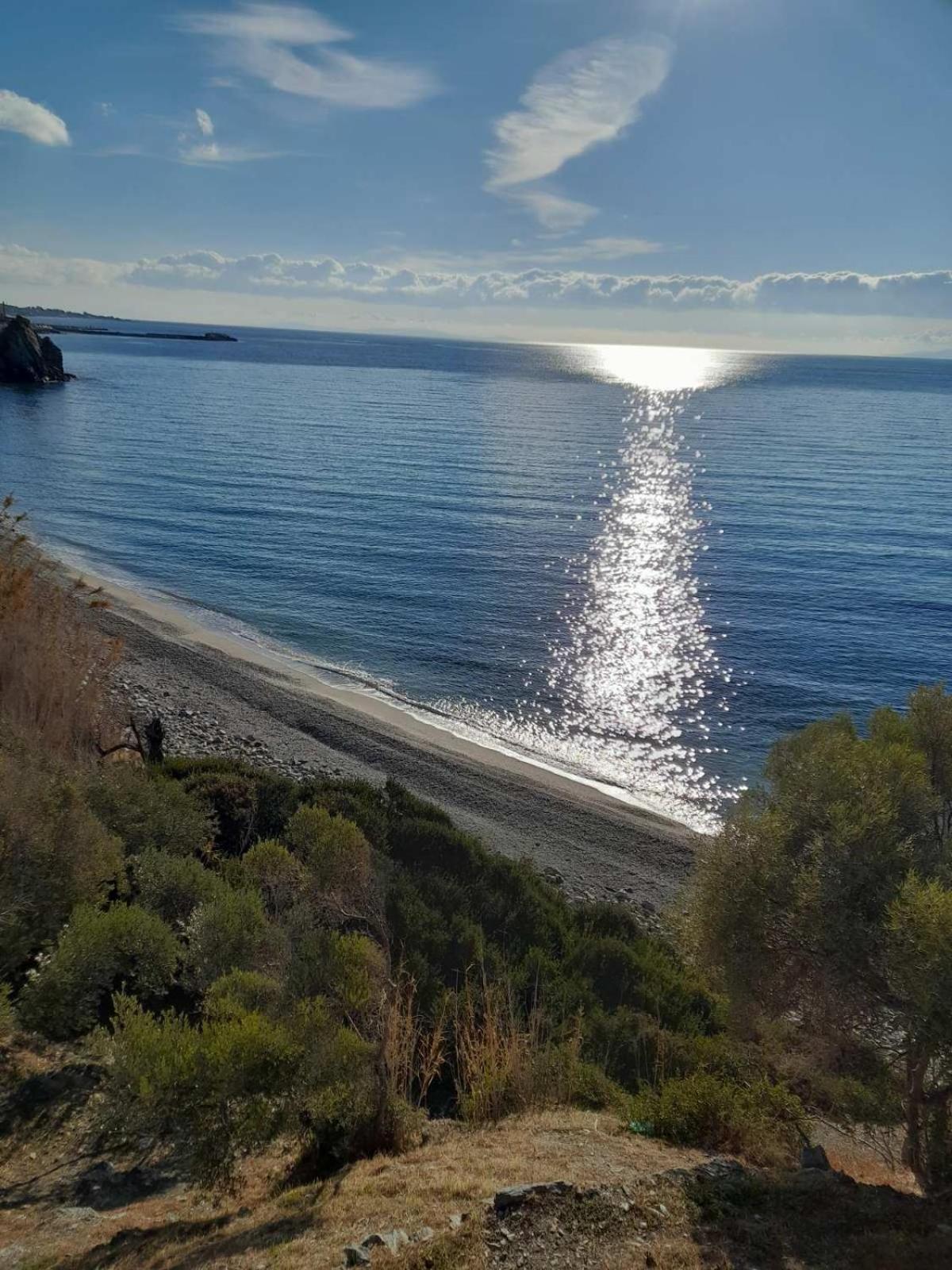 Δωμάτια Κόκκινος Πύργος Plomari Eksteriør bilde